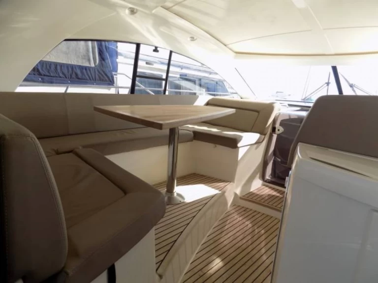 YachtCharter in Giardini-Naxos - Prestige Prestige 440 S auf SamBoat