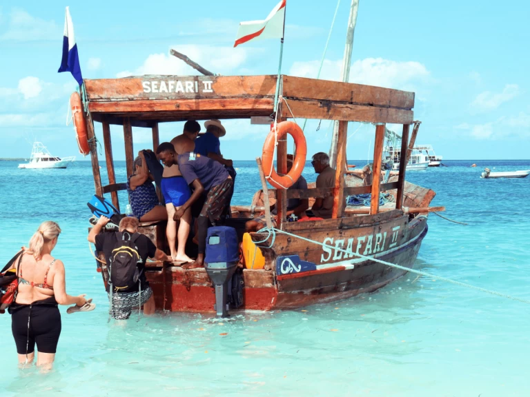 Katamaran mieten in Kendwa - Custom Made Custom made