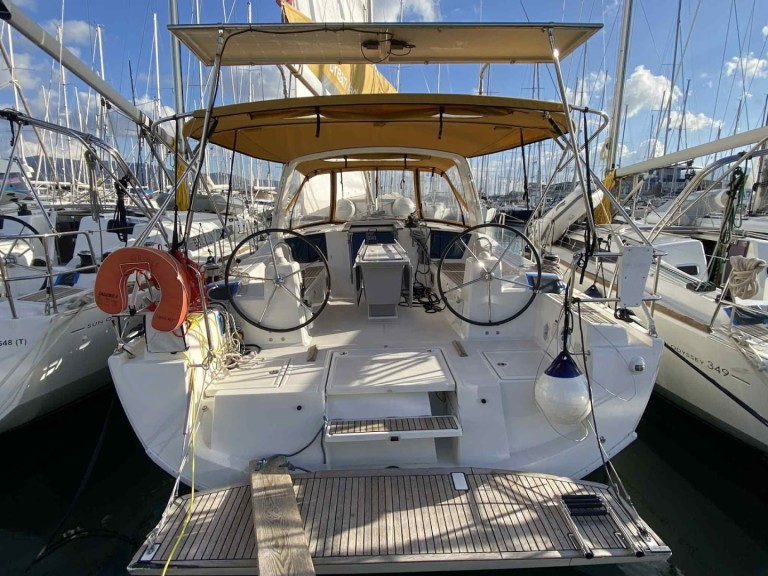 YachtCharter in Néa Péramos - Bénéteau Oceanis 41.1 auf SamBoat