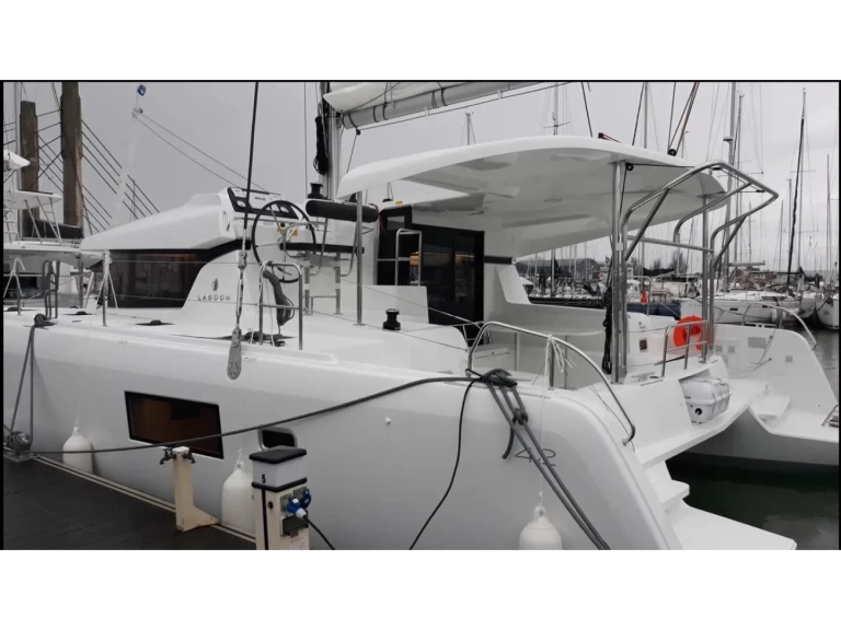 Katamaran mieten in Álimos - Lagoon Lagoon 42[G]