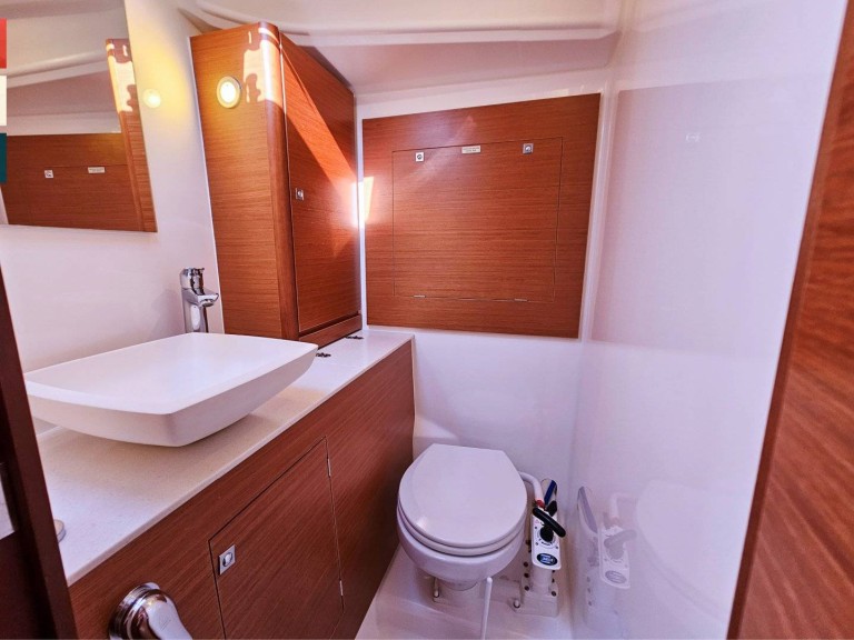 Ein Dufour Dufour 390 mieten in Cagliari