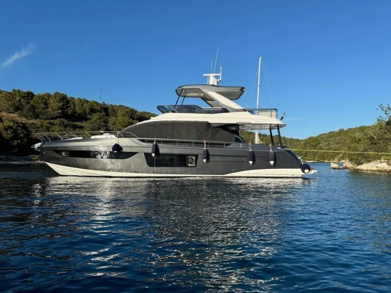 Ein Azimut Azimut 68 mieten in Podstrana