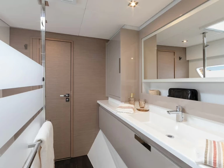 Katamaran mit oder ohne Skipper Fountaine Pajot mieten in Procida