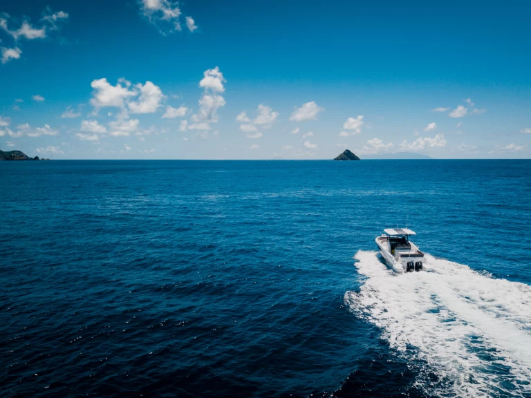 YachtCharter in Le Gosier - Jeanneau Cap Camarat 9.0 CC auf SamBoat