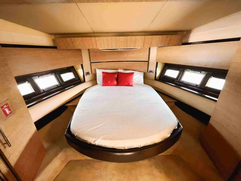 Yacht mieten in Dubai Marina zum besten Preis