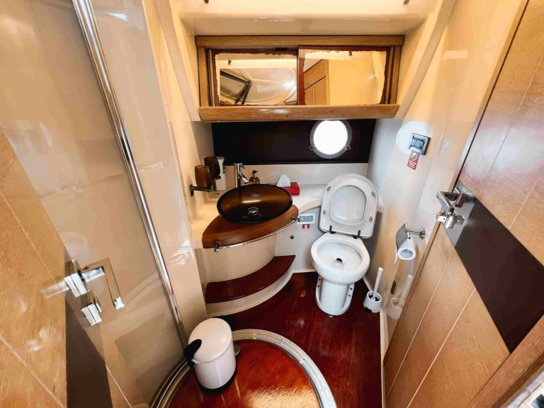 Azimut Azimut 50 mieten Dubai Marina