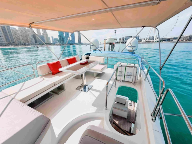 Azimut Azimut 50 mieten Dubai Marina