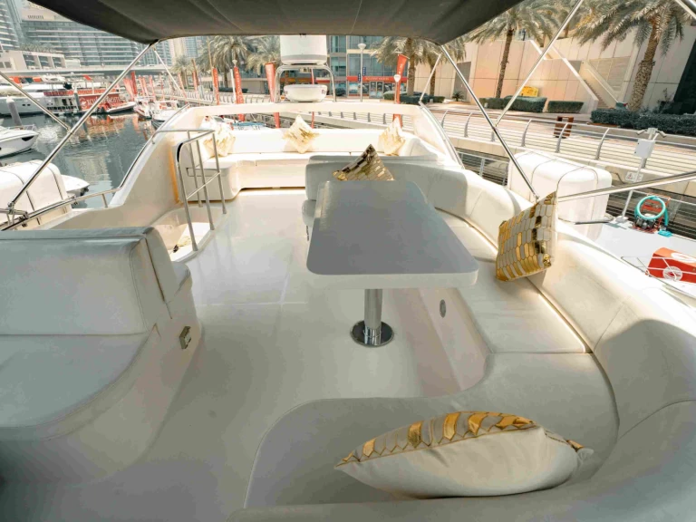 Majesty Yachts Majesty 62 mieten Dubai Marina