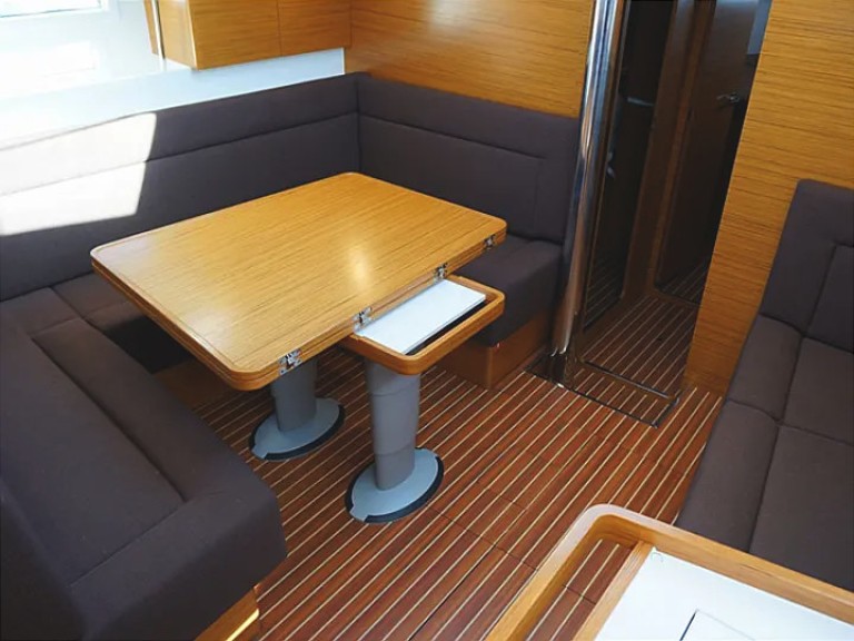 Segelboot mit oder ohne Skipper Elan mieten in Gouviá