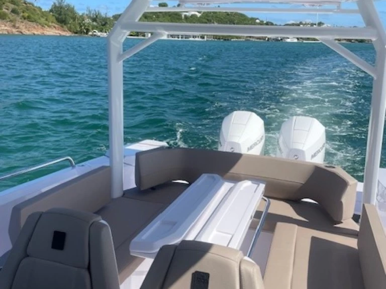 Axopar 29 Sun Top mieten Marigot