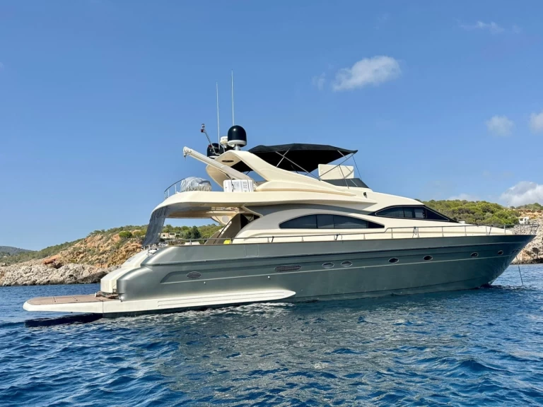 Ein Astondoa 80 mieten in Ibiza Town
