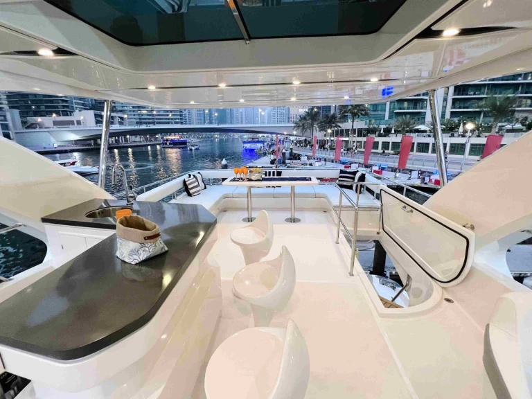 Yacht mieten in Dubai Marina zum besten Preis