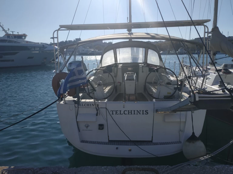 Ein Jeanneau Sun Odyssey 409[G] mieten in Rhodos