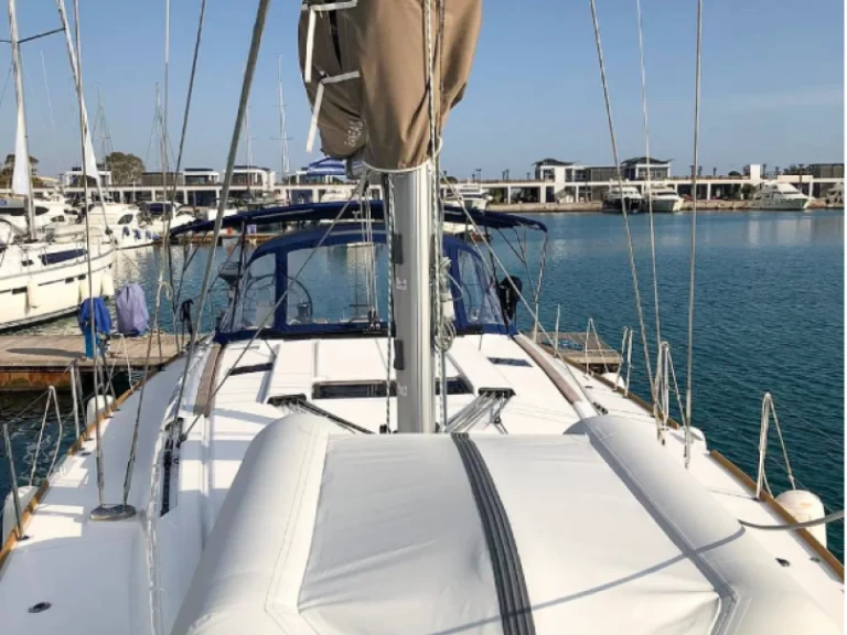 Ein Jeanneau Sun Odyssey 519 mieten in Pálairos