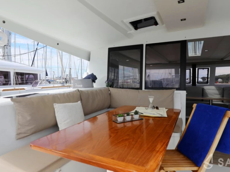 Katamaran mieten in Roses zum besten Preis