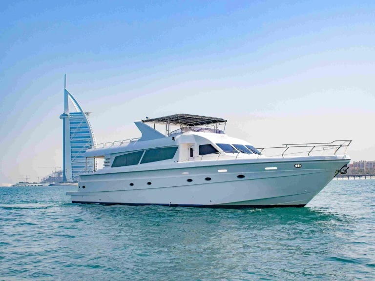 Ein Gulf Craft 90 mieten in Dubai Marina