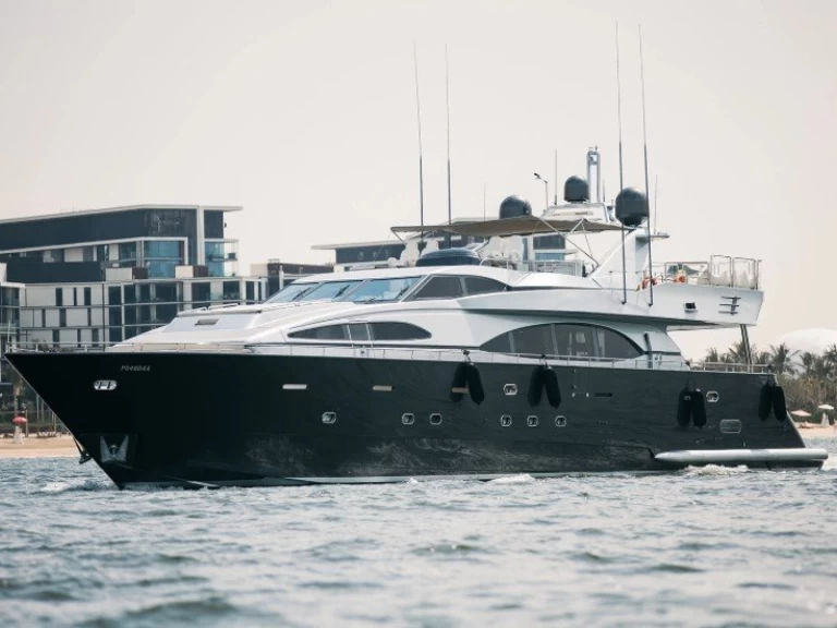 Ein Azimut Azimut 100  mieten in Dubai Marina