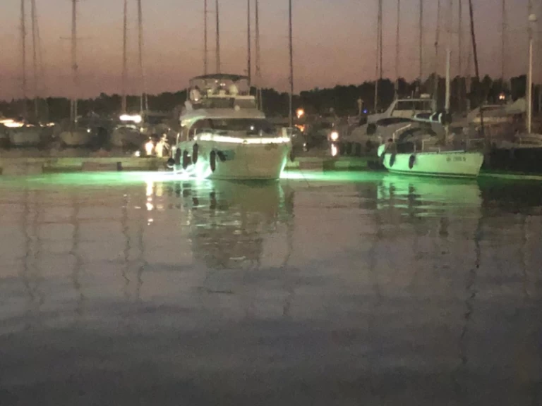 Motorboot mit oder ohne Skipper Bavaria mieten in Šibenik
