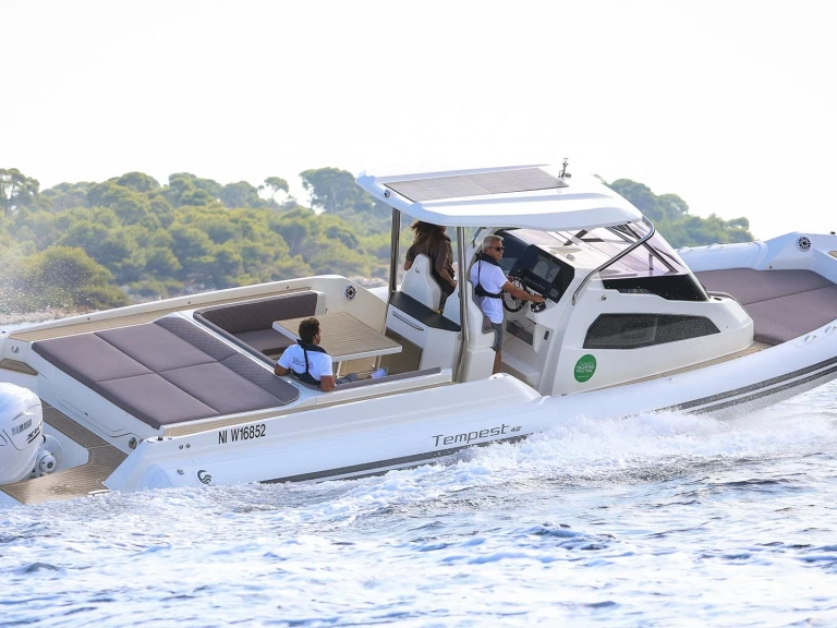 Schlauchboot mieten in Marine de Sant'Ambrogio zum besten Preis