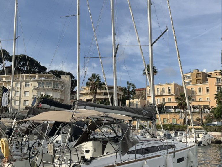 Segelboot mit oder ohne Skipper Jeanneau mieten in Toulon
