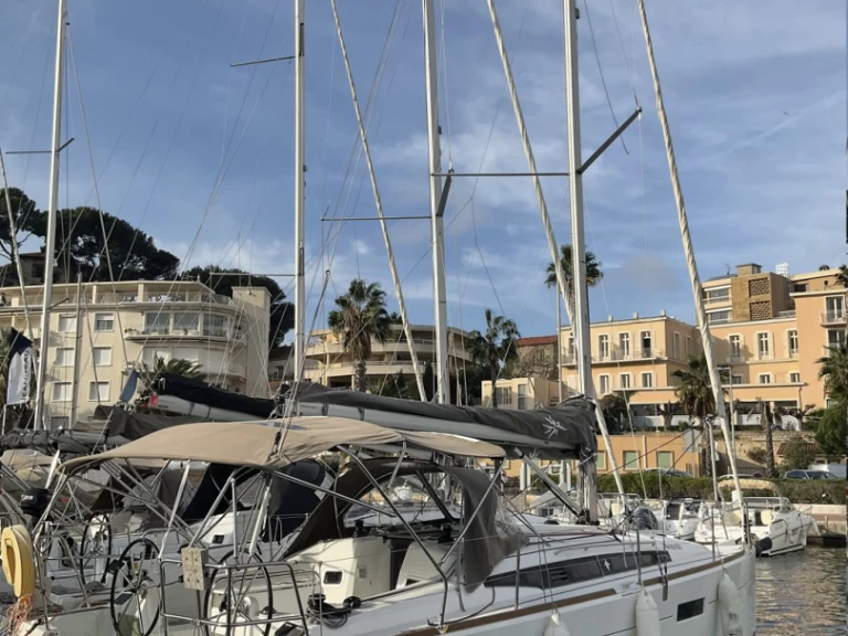 Segelboot mit oder ohne Skipper Jeanneau mieten in Toulon