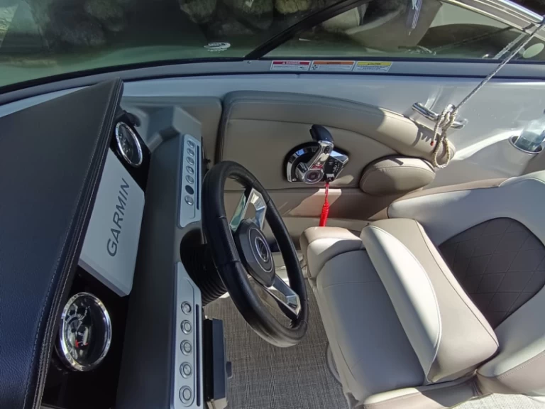 Ein Crownline E255 mieten in Dénia