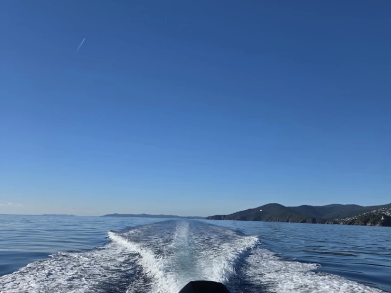 Ein Sea Water Sea Water Phantom 280 mieten in Port de Cavalaire-sur-Mer