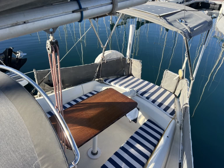 YachtCharter in Sète - Jeanneau Sangria auf SamBoat