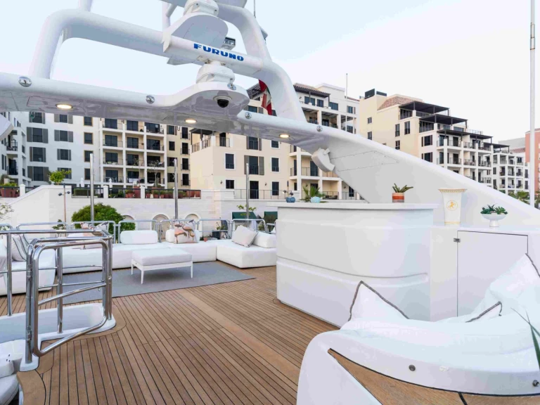 YachtCharter in Dubai Marina - Benetti 114 auf SamBoat