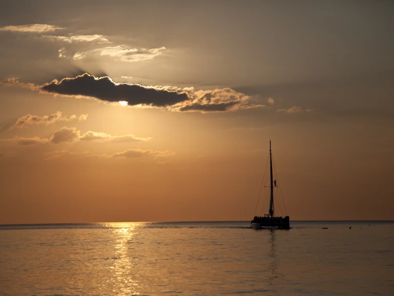 Katamaran mieten in Montego Bay - Custom Made custom