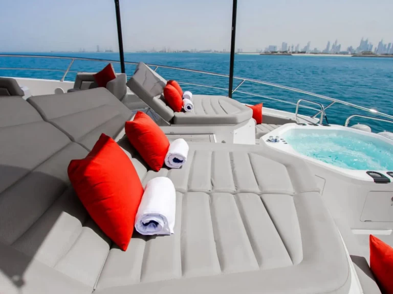 Yacht mieten in Dubai Marina zum besten Preis