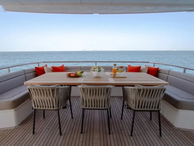 Sunseeker 116 mieten Dubai Marina