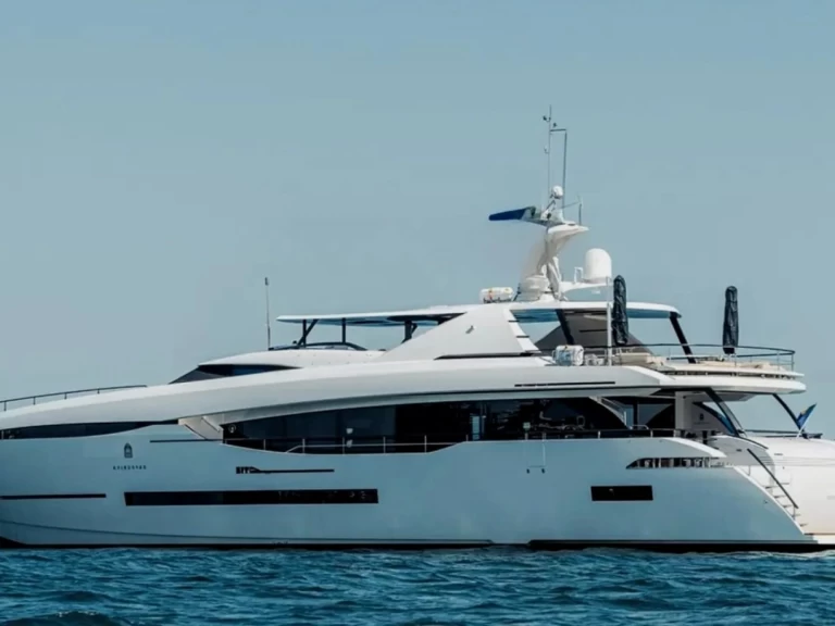 Ein Peri Yachts 123 mieten in Dubai Marina