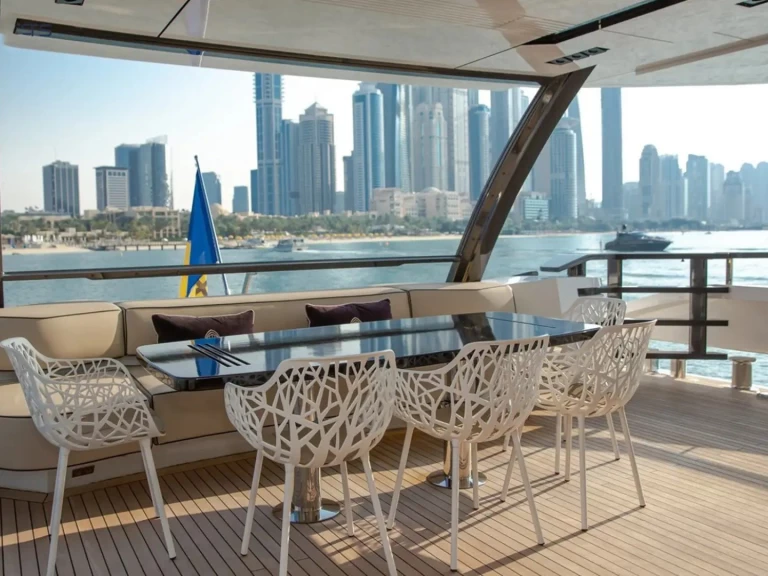 Yacht mit oder ohne Skipper Peri Yachts mieten in Dubai Marina