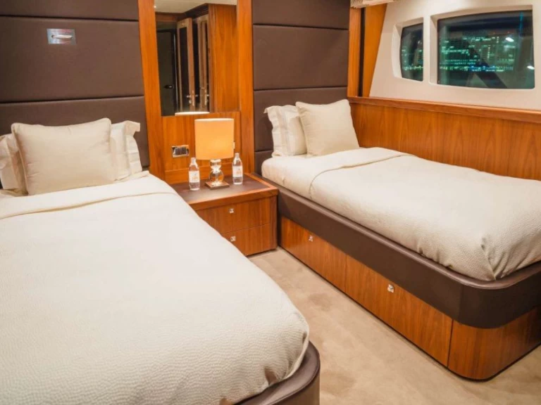 Yacht mieten in Dubai Marina zum besten Preis