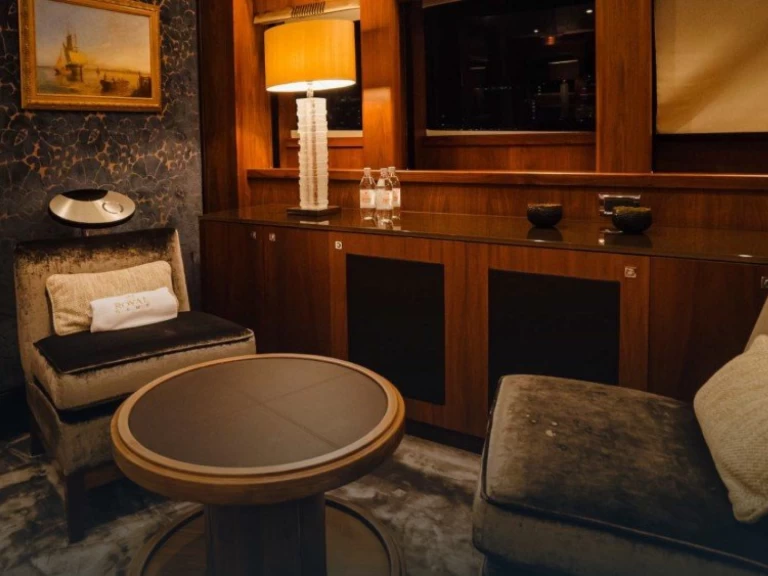 Sunseeker 131 mieten Dubai Marina