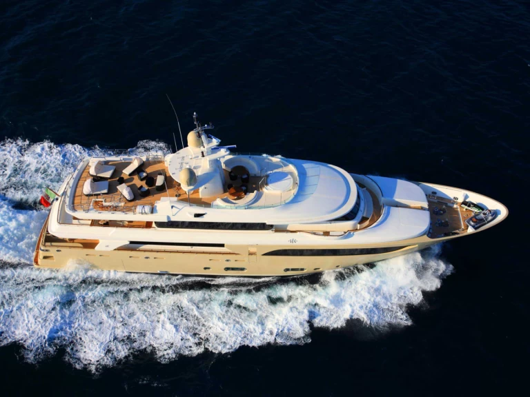 Ein Crn 150 mieten in Dubai Marina