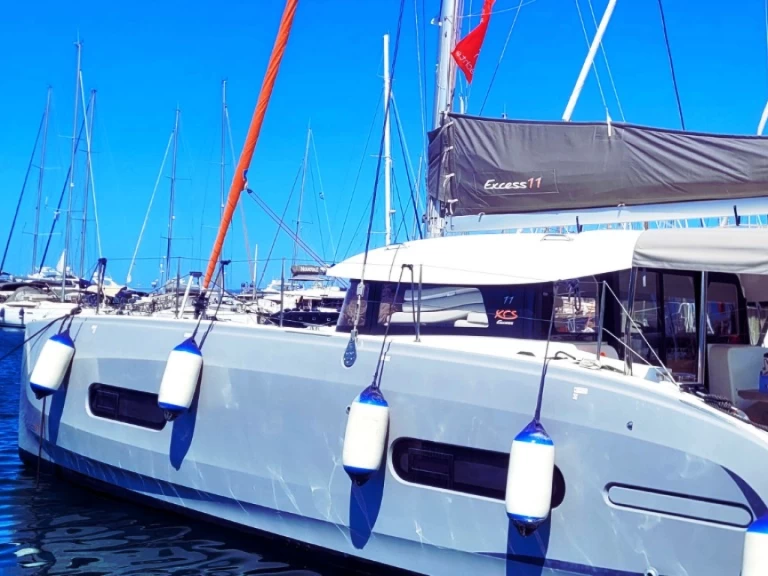 Ein Excess Excess 11 mieten in Álimos