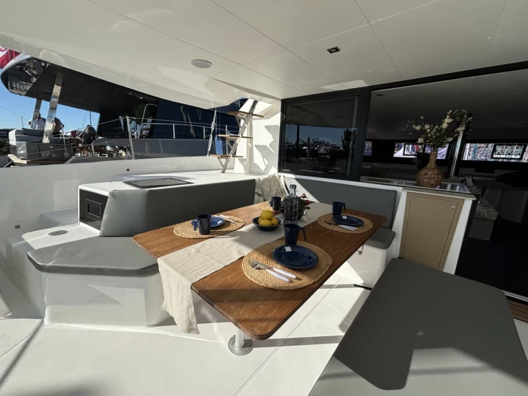 YachtCharter in Ibiza - Dufour Dufour Catamarans 48 Sail auf SamBoat