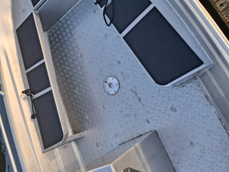 Vermietung Motorboot qwest mit Führerschein