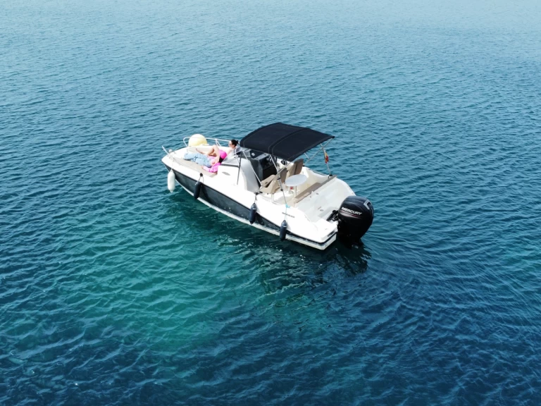 Ein Quicksilver Activ 605 Sundeck mieten in Calp / Calpe