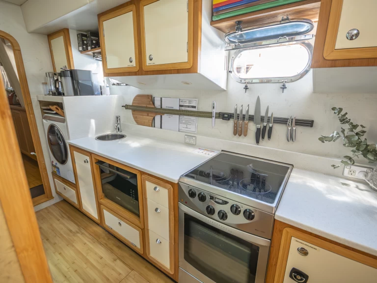 Boot mieten Airlie Beach günstig Custom Expedition Yacht