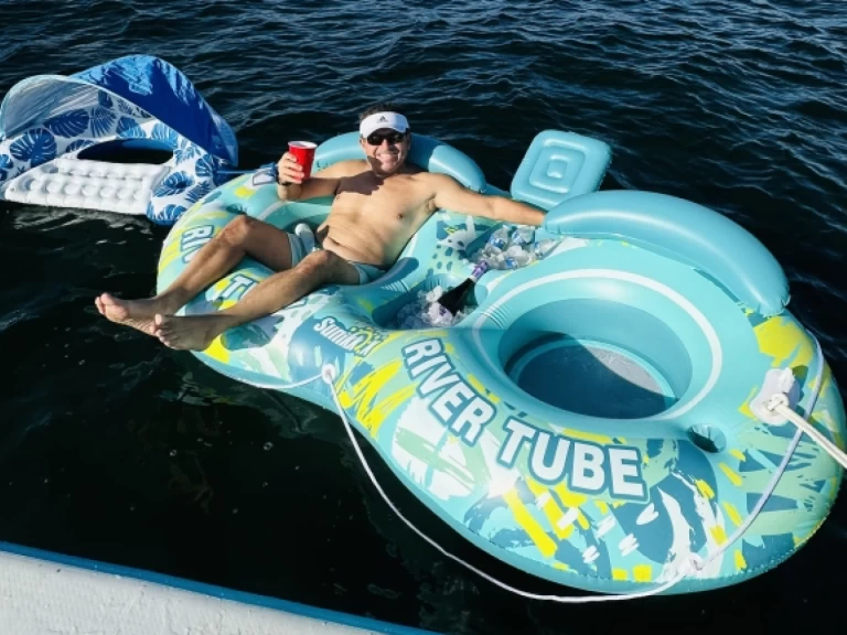 Ein Sea Ray 450 express bridge mieten in West Palm Beach