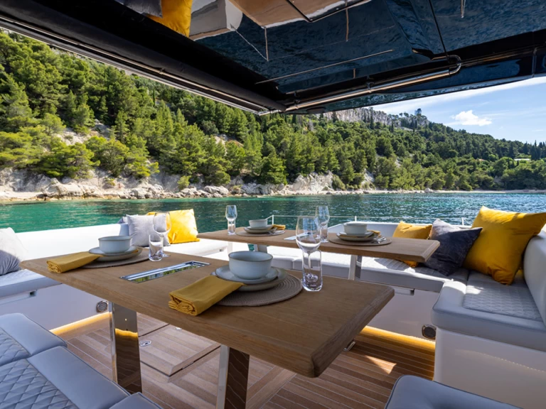 Motorboot mit oder ohne Skipper Solaris Power mieten in Frankreich