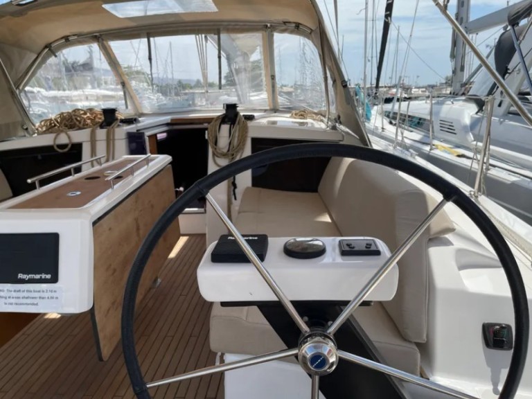 Ein Dufour Dufour 430 Grand Large mieten in Athen
