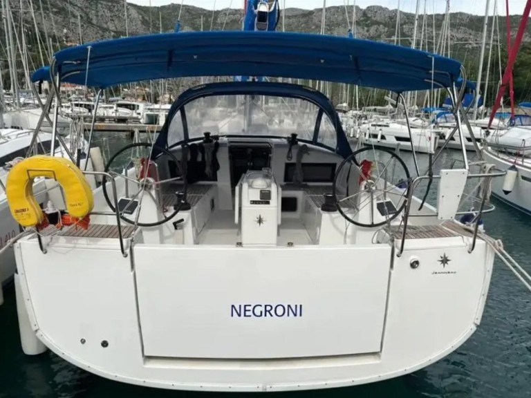 Segelboot mit oder ohne Skipper Jeanneau mieten in Álimos