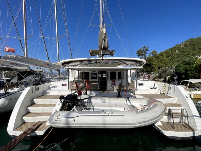 Lagoon Lagoon 450 F mieten Álimos