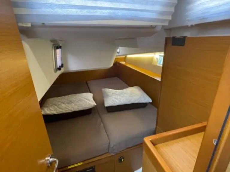 YachtCharter in Álimos - Jeanneau Sun Odyssey 490 auf SamBoat