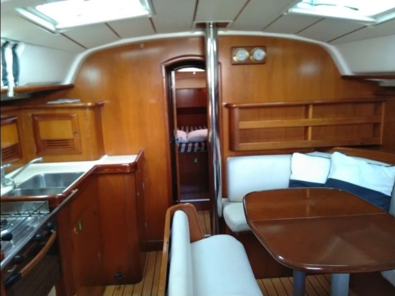 YachtCharter in Álimos - Bénéteau Oceanis 411 auf SamBoat