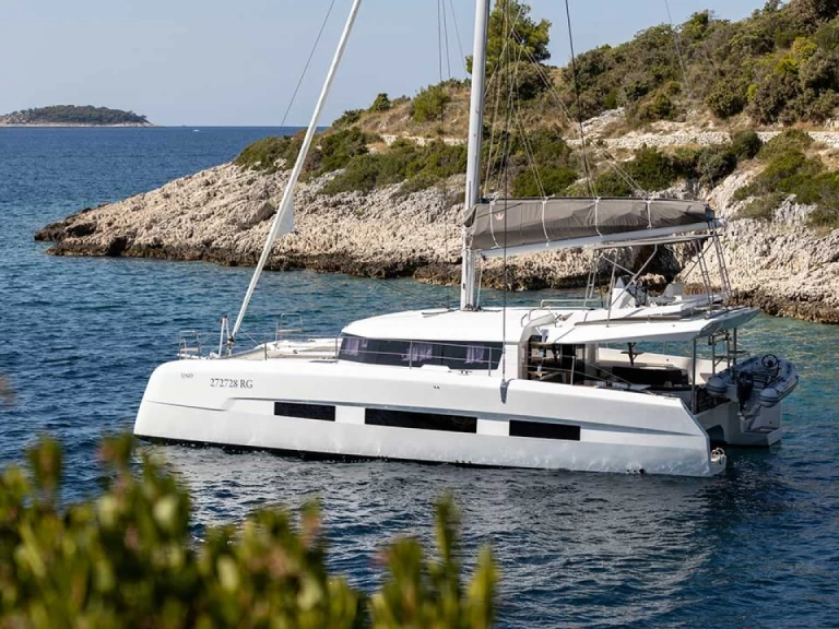 YachtCharter in Sant Antoni de Portmany - Dufour Dufour Catamarans 48 Sail auf SamBoat
